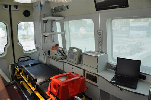 贵溪市救护车内部